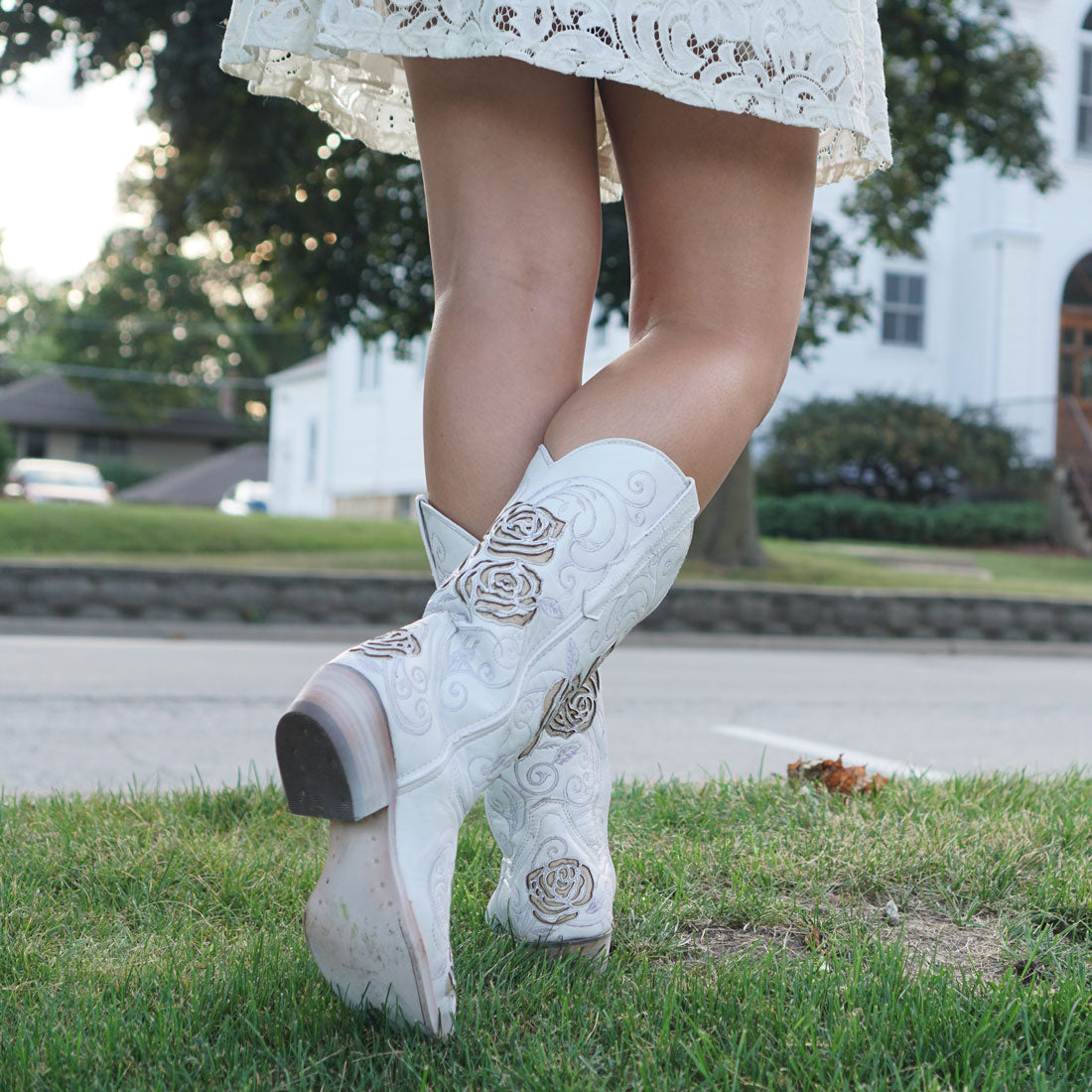 Soto Boots Women's White Rose Inlayed Cowgirl Boots – White Leather | Snip Toe | Handmade