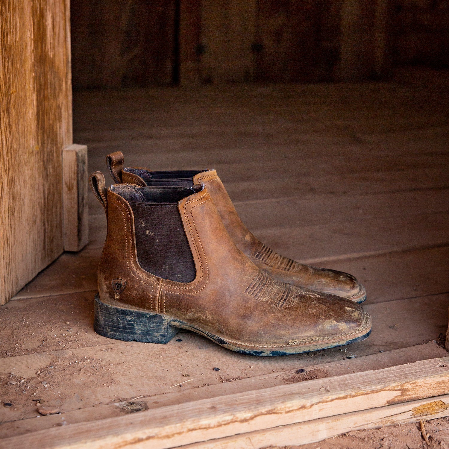 Ariat Men's Booker Ultra Western Boot – Elastic Side Gore | Wide Square Toe | Brown | D & EE